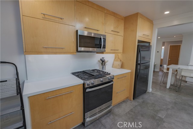 Detail Gallery Image 9 of 49 For 6641 Gerald Ave, Van Nuys,  CA 91406 - 4 Beds | 2 Baths