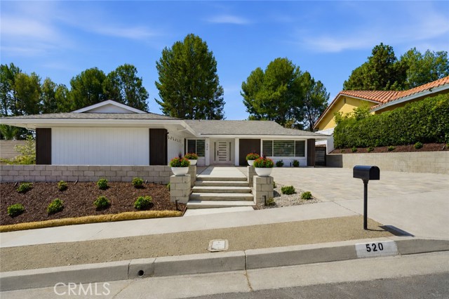 520 W Country Hills