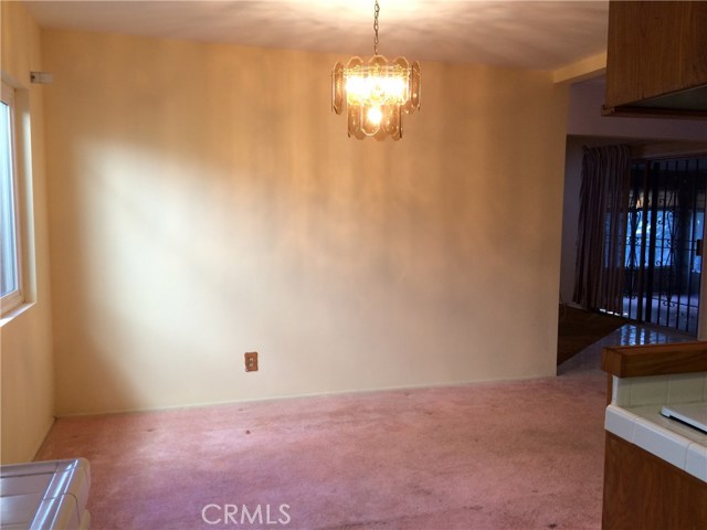 Good size dining room.
