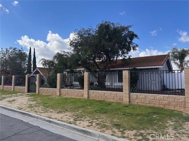5895 Snowgrass Trail, Jurupa Valley CA: https://media.crmls.org/medias/06e5ac6e-414a-40f7-98d5-8303697d2089.jpg