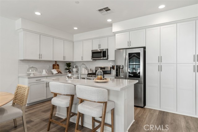 Detail Gallery Image 5 of 44 For 503 Deeann, Lake Forest,  CA 92610 - 2 Beds | 2/1 Baths