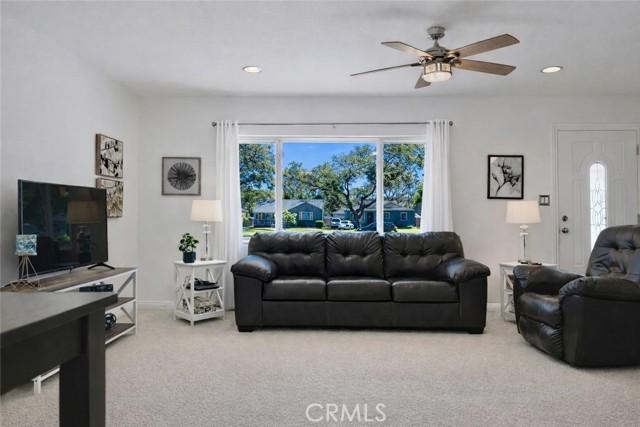 Detail Gallery Image 6 of 27 For 4151 Los Coyotes Diagonal, Lakewood,  CA 90713 - 2 Beds | 2 Baths