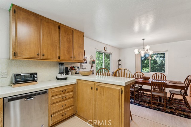 582 Grass Valley Ct, Lake Arrowhead, CA 92352 photo 4