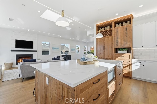 Detail Gallery Image 17 of 41 For 617 N Irena Ave a,  Redondo Beach,  CA 90277 - 4 Beds | 3/1 Baths