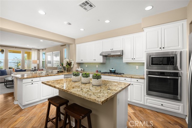 Detail Gallery Image 14 of 62 For 620 E Mandevilla Way, Azusa,  CA 91702 - 3 Beds | 3 Baths