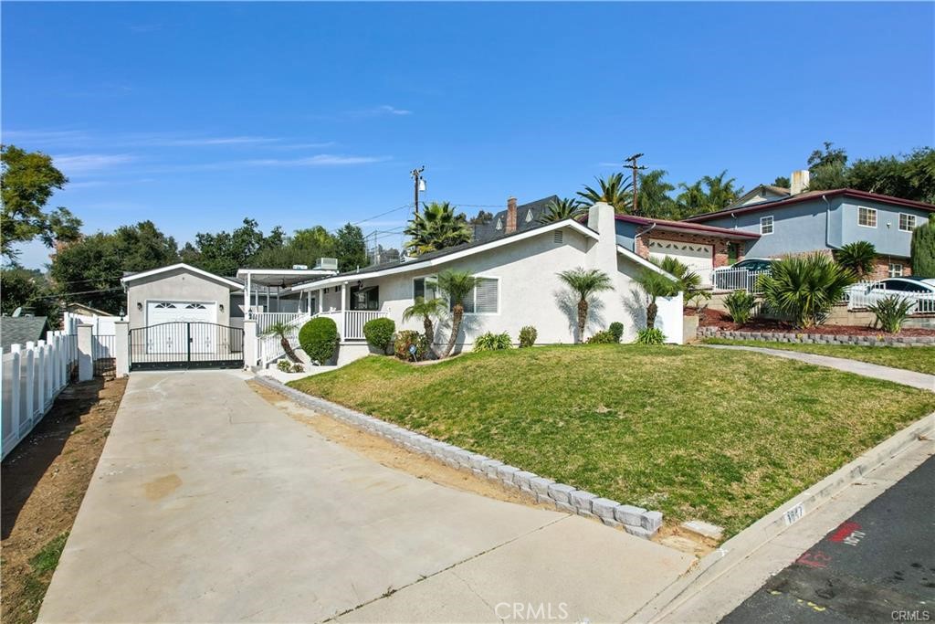 1547 Mcleod Place