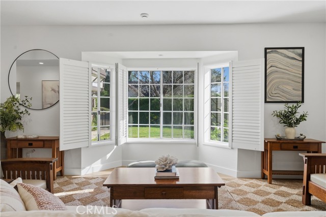 Detail Gallery Image 8 of 51 For 5501 Fairgrange Dr, Agoura Hills,  CA 91301 - 6 Beds | 3 Baths