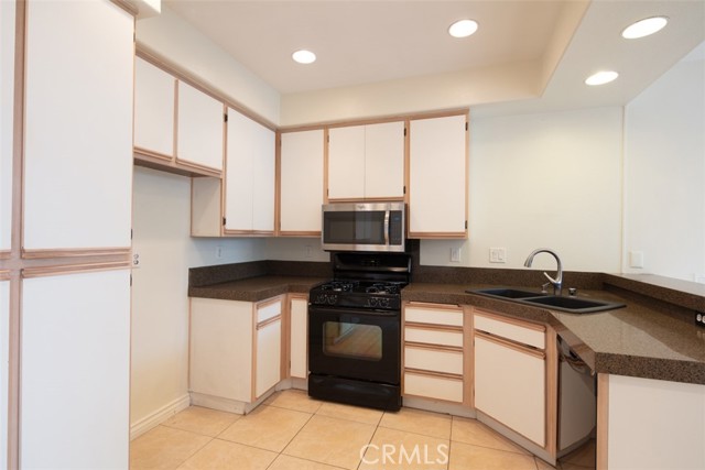 Detail Gallery Image 5 of 32 For 28411 Boulder, Lake Forest,  CA 92679 - 3 Beds | 3 Baths