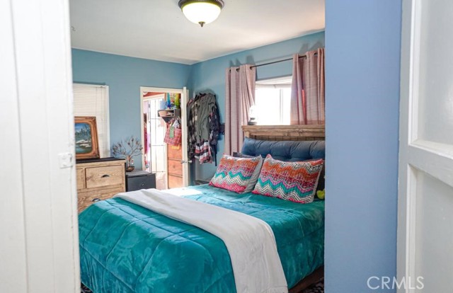 3915 E 11th Street, Long Beach CA: https://media.crmls.org/medias/06eb4848-e367-4e03-896e-7eda81b5619f.jpg