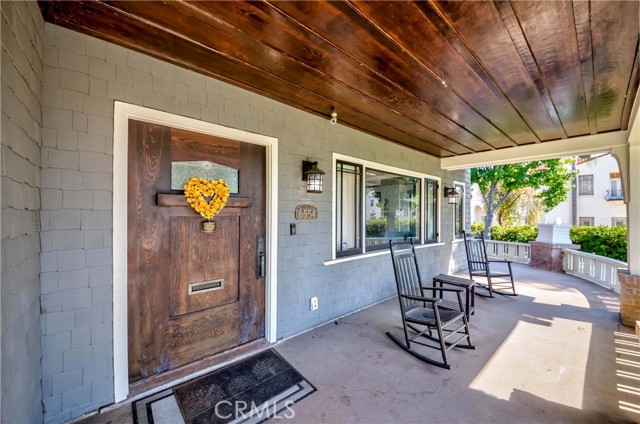 Rap-around Patio