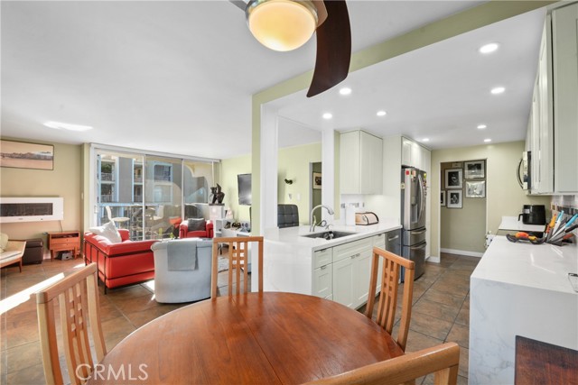 Detail Gallery Image 16 of 30 For 2101 E 2nd St #305,  Long Beach,  CA 90803 - 2 Beds | 2 Baths