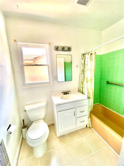 Detail Gallery Image 6 of 19 For 1212 W Oak Ave, Fullerton,  CA 92833 - 5 Beds | 2 Baths
