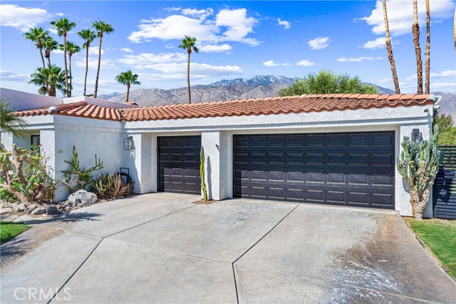 1045 E Deepak Road, Palm Springs CA: https://media.crmls.org/medias/06ed3706-1c4f-480e-9f59-62471438e762.jpg