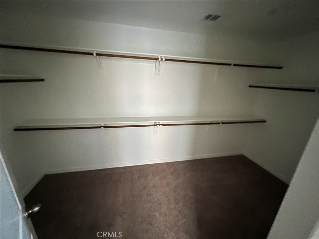 https://media.crmls.org/medias/06edb9d9-569c-4e3a-884b-724d4dd1a210.jpg?preset=X-Large