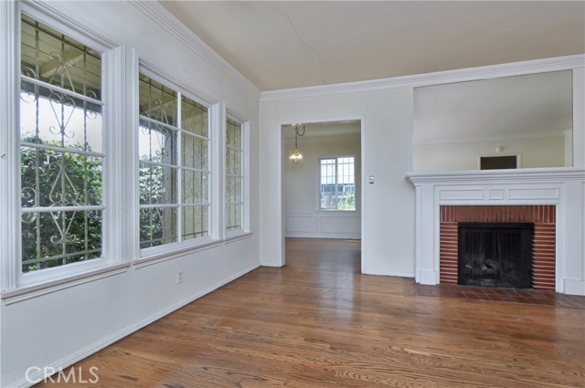 Detail Gallery Image 7 of 23 For 5625 Matilija Ave, Valley Glen,  CA 91401 - 2 Beds | 2 Baths