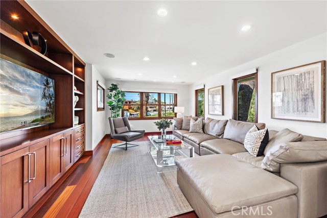 2907 Cliff Drive, Newport Beach CA: https://media.crmls.org/medias/06ef1179-8bb3-4761-95b8-74aff4512d59.jpg