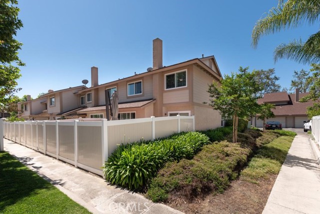25181 Chestnutwood, Lake Forest CA: https://media.crmls.org/medias/06ef747f-f84c-45b1-9043-646678059847.jpg