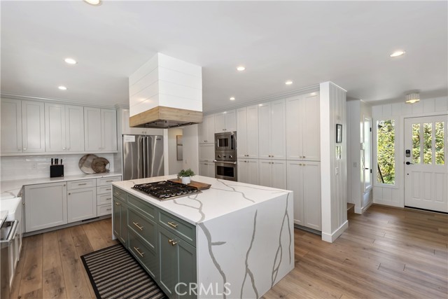 Detail Gallery Image 15 of 70 For 1211 Yellowstone Dr, Lake Arrowhead,  CA 92352 - 4 Beds | 5 Baths