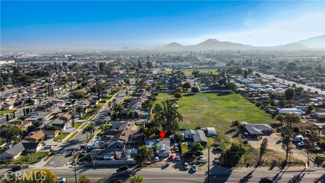 Detail Gallery Image 3 of 13 For 18793 San Bernardino, Bloomington,  CA 92316 - 3 Beds | 2 Baths