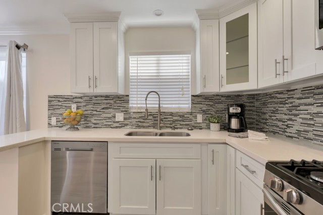 Detail Gallery Image 11 of 37 For 8958 Burnet Ave #E6,  North Hills,  CA 91343 - 3 Beds | 2/1 Baths