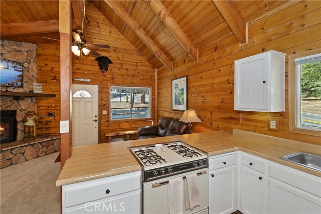 Detail Gallery Image 15 of 49 For 27026 Overlook Ln, Lake Arrowhead,  CA 92352 - 2 Beds | 1/1 Baths