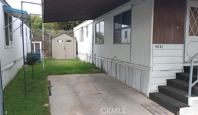 Detail Gallery Image 2 of 17 For 4841 Holly Ave, Long Beach,  CA 90805 - 2 Beds | 2 Baths