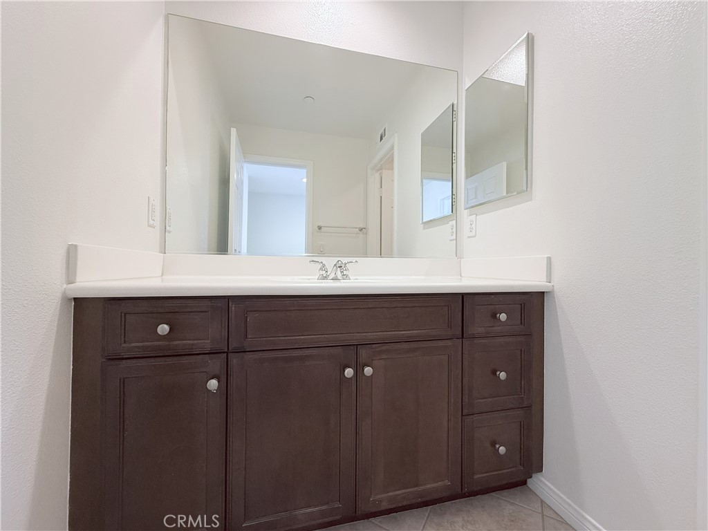 https://media.crmls.org/medias/06f17729-5dd1-4dd7-b13d-5d707bcfce1f.jpg?preset=X-Large