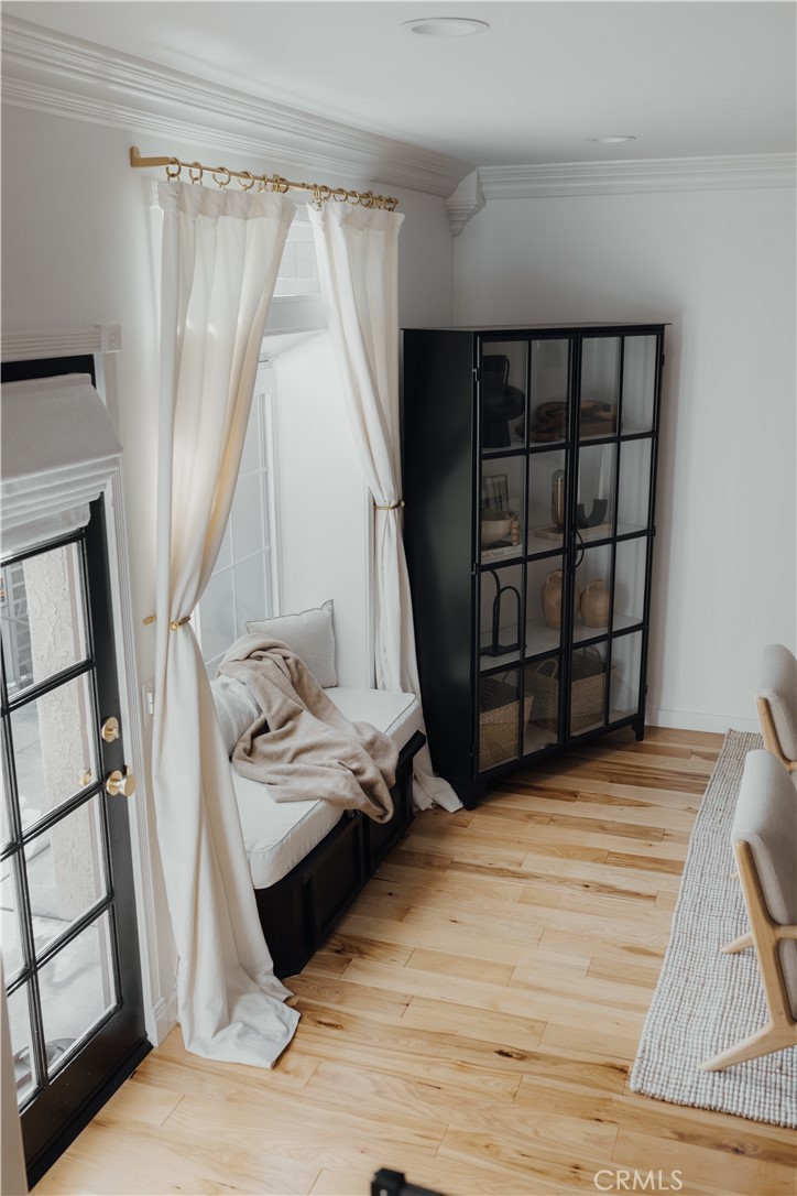 https://media.crmls.org/medias/06f31e6a-690d-4566-974e-327c7982dd90.jpg?preset=X-Large