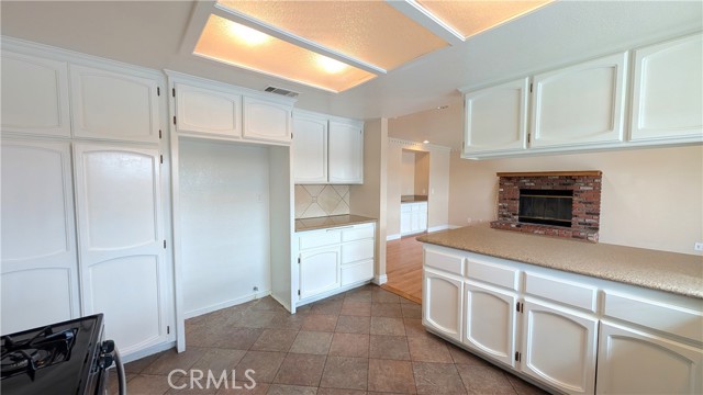 Detail Gallery Image 12 of 49 For 13055 Riverview Dr, Victorville,  CA 92395 - 3 Beds | 2/1 Baths