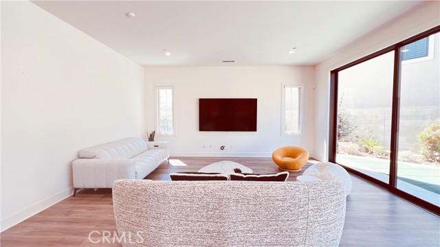 06f3dd58 7b79 4637 B7ee B7857622b19f