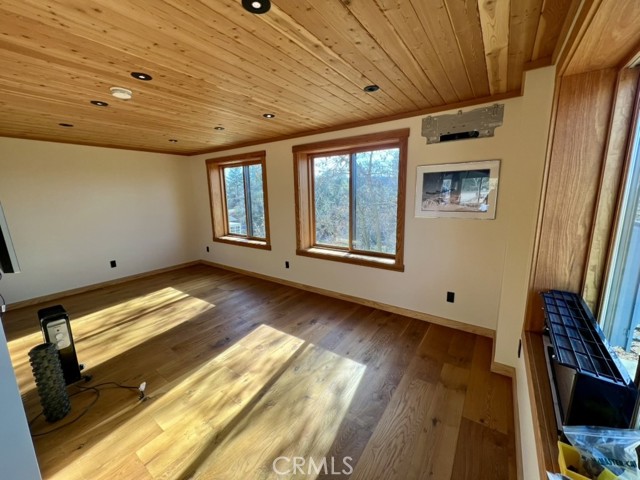 Image 8 of 28 For 20820 Elderberry Way