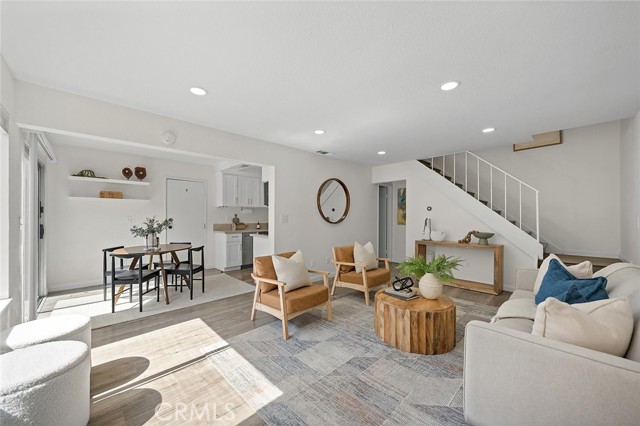 Detail Gallery Image 2 of 26 For 16735 Cedarwood, Cerritos,  CA 90703 - 2 Beds | 1/1 Baths