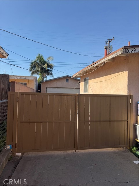 Detail Gallery Image 2 of 3 For 10127 Pinehurst, South Gate,  CA 90280 - – Beds | – Baths