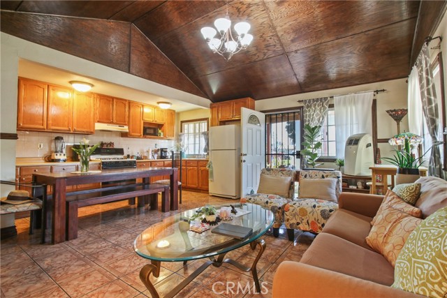 1419 S Redondo Boulevard, Los Angeles CA: https://media.crmls.org/medias/06f5e047-a760-4377-872d-66d2258d74eb.jpg