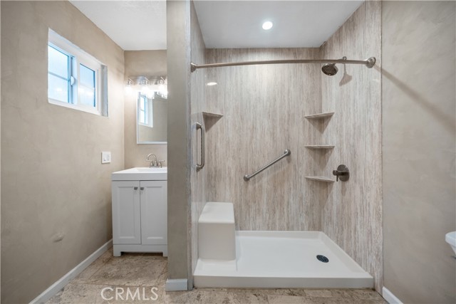 Detail Gallery Image 15 of 44 For 13032 S Main St, Los Angeles,  CA 90061 - 4 Beds | 2 Baths