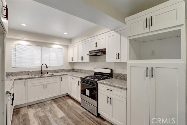 402 E Glendale Drive, Orange CA: https://media.crmls.org/medias/06f6d7dc-f8ce-47dd-8e2d-06bdad0b632c.jpg
