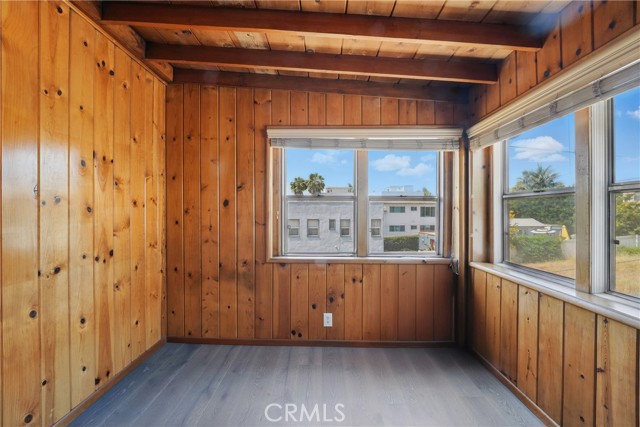 1327 S Burnside Avenue, Los Angeles CA: https://media.crmls.org/medias/06f7bf61-d0a4-4d1a-b0e4-c6d9dd580ce3.jpg