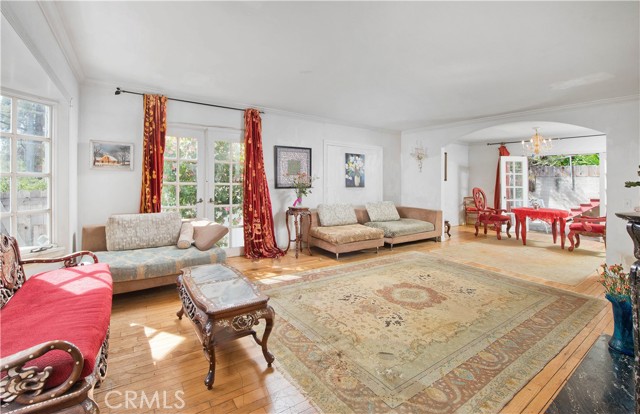 Detail Gallery Image 10 of 19 For 507 W Rustic Rd., Santa Monica,  CA 90402 - 3 Beds | 2/1 Baths