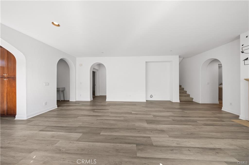 https://media.crmls.org/medias/06f89464-954d-43cf-9113-2ff14d130c76.jpg?preset=X-Large