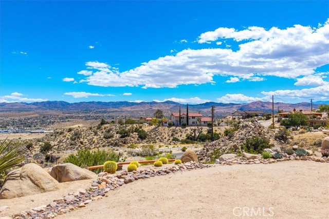 57710 Bandera Road, Yucca Valley CA: https://media.crmls.org/medias/06f8b88e-8665-4a0c-a43b-adc788efe90a.jpg