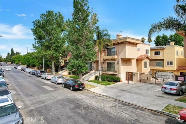 Detail Gallery Image 37 of 52 For 13629 Wyandotte St #111,  Van Nuys,  CA 91405 - 4 Beds | 3 Baths