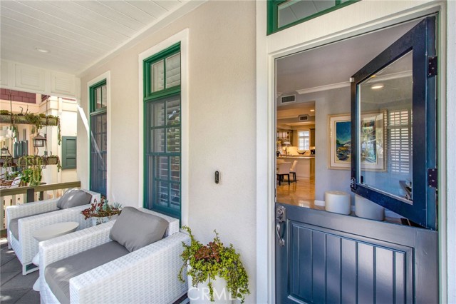 Detail Gallery Image 3 of 34 For 2706 Bungalow Pl, Corona Del Mar,  CA 92625 - 3 Beds | 2/1 Baths