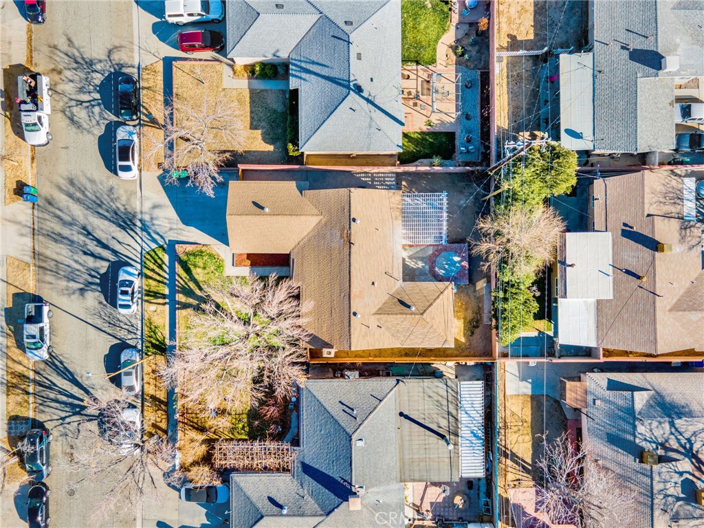https://media.crmls.org/medias/06f9957b-b336-4500-b81a-ec95d0ad6db0.jpg?preset=X-Large