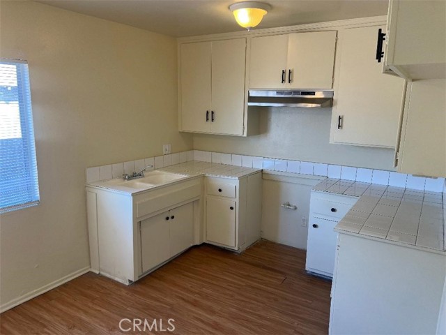 Detail Gallery Image 3 of 9 For 1451 W 105th St #2,  Los Angeles,  CA 90047 - 2 Beds | 1 Baths