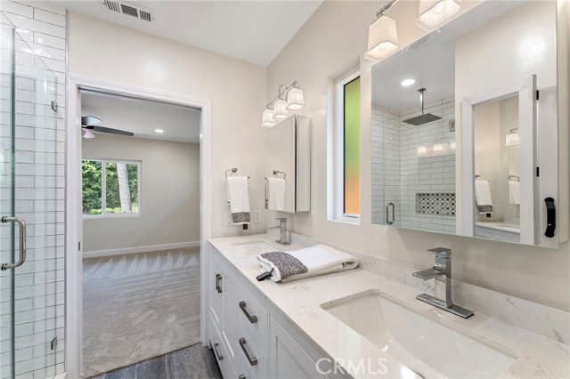 5010 Elmwood Avenue, Los Angeles CA: https://media.crmls.org/medias/06fa69c2-ef74-4415-82e3-a86adcf544e7.jpg