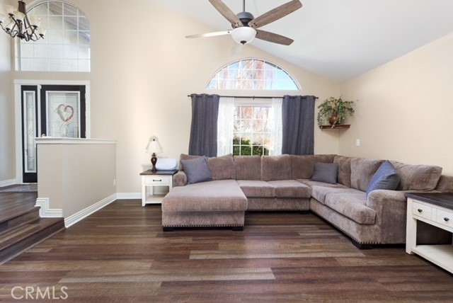 Detail Gallery Image 7 of 39 For 28375 Patricia Hill, Canyon Country,  CA 91387 - 5 Beds | 2/1 Baths