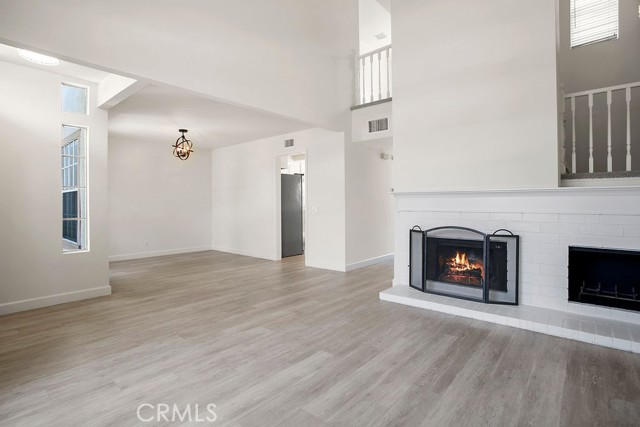 118 Oxford, Irvine CA: https://media.crmls.org/medias/06faa47a-b19e-409e-9ed3-b045b28ab691.jpg