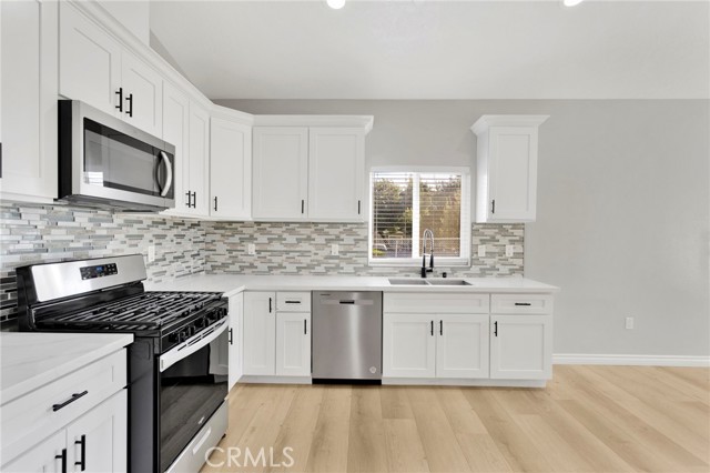 Detail Gallery Image 12 of 30 For 16150 Smoke Tree, Hesperia,  CA 92345 - 3 Beds | 2 Baths