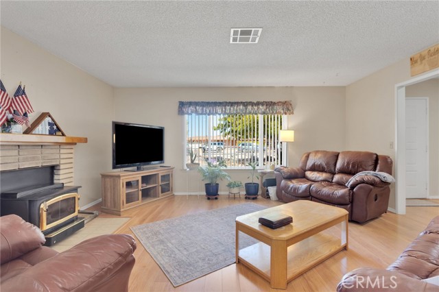 Detail Gallery Image 15 of 39 For 15192 Osage Rd, Apple Valley,  CA 92307 - 3 Beds | 2 Baths