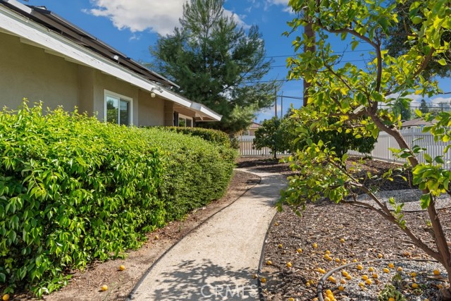 Detail Gallery Image 3 of 42 For 1230 W Cypress Ave, Redlands,  CA 92373 - 4 Beds | 2/1 Baths